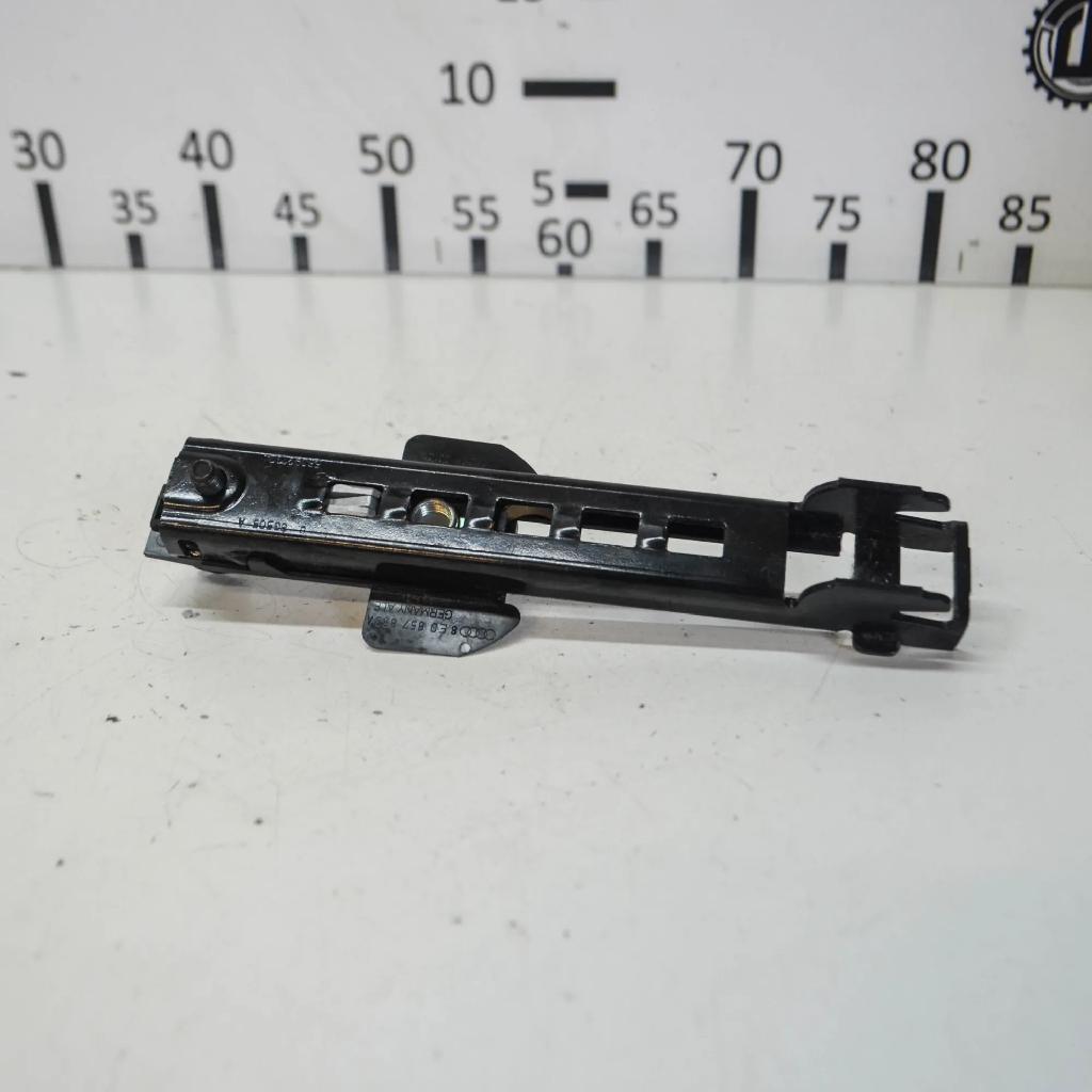 Gurthöhenversteller vorne links SKODA SUPERB II (3T4) 2.0 TDI 8E0857833A Bild Gurthöhenversteller vorne links SKODA SUPERB II (3T4) 2.0 TDI 8E0857833A