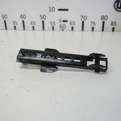 Gurthöhenversteller vorne links SKODA SUPERB II (3T4) 2.0 TDI 8E0857833A Bild Gurthöhenversteller vorne links SKODA SUPERB II (3T4) 2.0 TDI 8E0857833A