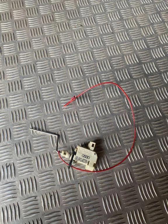 Motor für Tankdeckelverriegelung AUDI A4 Avant (8ED, B7) 2.0 TFSI 8N7862159A