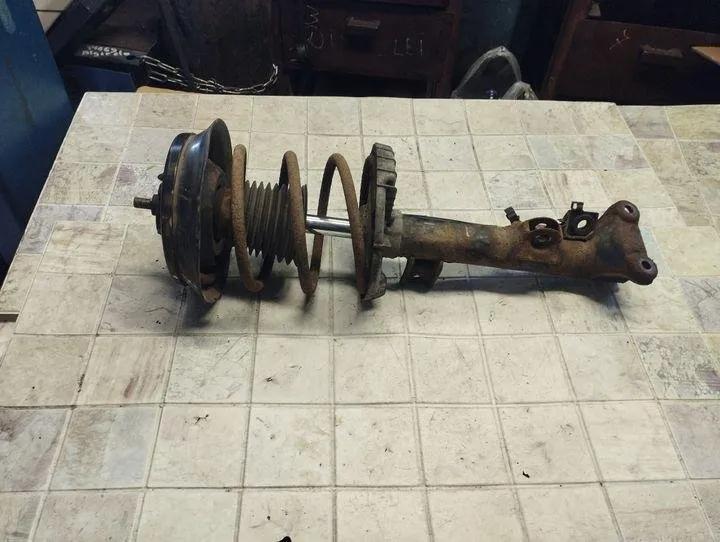 Stoßdämpfer vorne links MERCEDES-BENZ C (W203) C 200 CDI (203.004) 824904553412 A2033201630