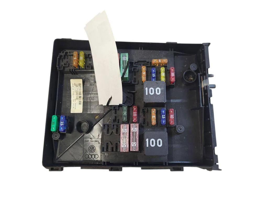 Sicherungskasten Skoda Octavia II Kombi (1Z) 01718130