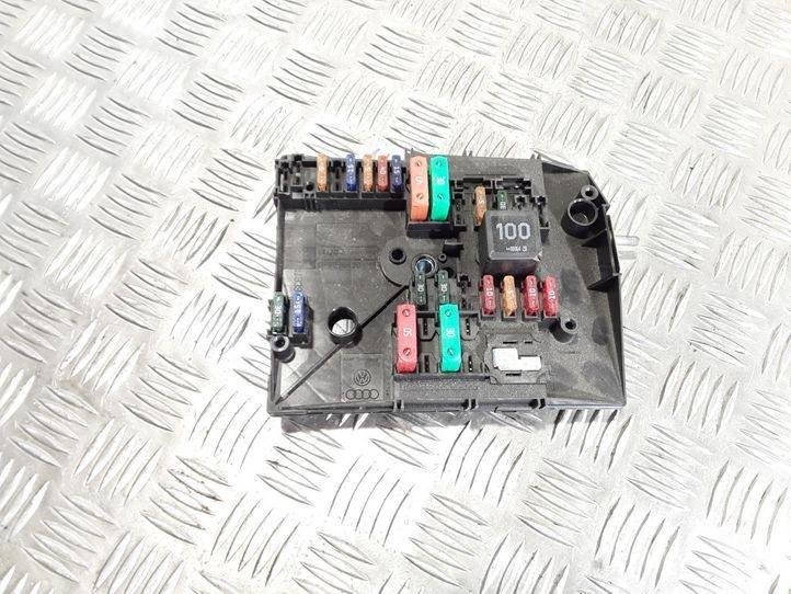 Sicherungskasten VW Caddy II Van (9K9B) 8F030209