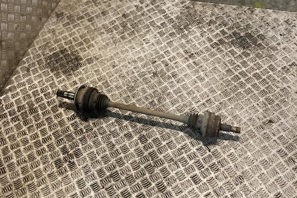 Antriebswelle links hinten Mercedes-Benz E-Klasse Kombi (S211) 2113501656