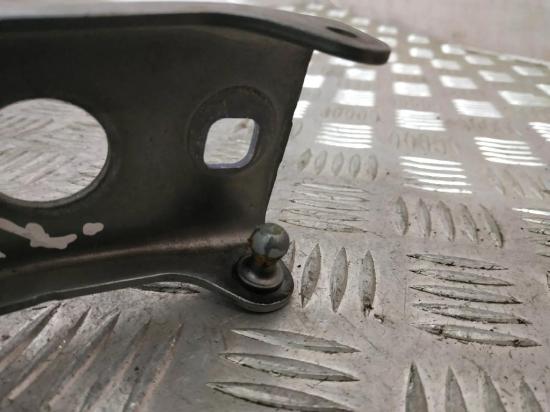 Motorhaubenscharnier vorne links AUDI A8 D4 (4H_) 3.0 TDI quattro 4H0823315C 4H0823301D Bild Motorhaubenscharnier vorne links AUDI A8 D4 (4H_) 3.0 TDI quattro 4H0823315C 4H0823301D