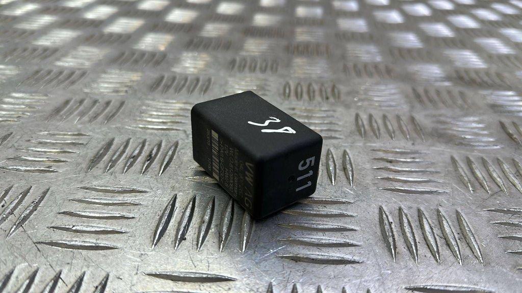 Relais für Glühanlage Skoda Octavia III (5E) 04L907282