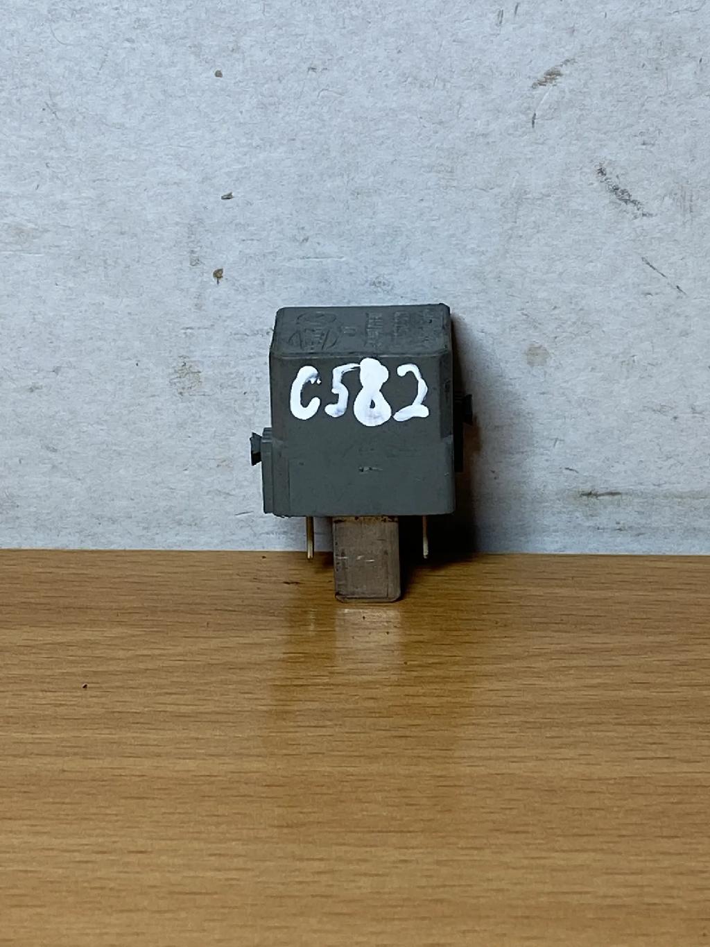 Relais MERCEDES-BENZ A (W169) A 160 (169.031, 169.331) 4RA007793-07 A0025422619