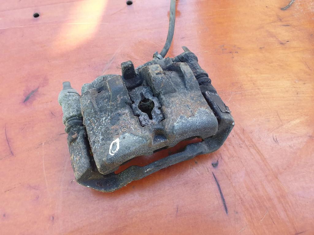 Bremssattel vorne rechts IVECO DAILY III Furgon/Estate 35 C 12 V, 35 S 12 V (AGKA43A2, AGKB43A2, AGKB46A2,... 42548180