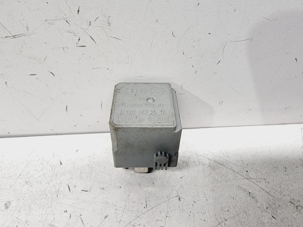 Relais Mercedes-Benz E-Klasse (W211) A0025422619