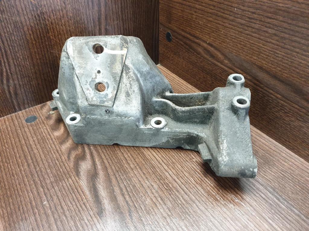 Motorhalter links IVECO DAILY III Furgon/Estate 35 C 12 V, 35 S 12 V (AGKA43A2, AGKB43A2, AGKB46A2,... 504054088 Bild Motorhalter links IVECO DAILY III Furgon/Estate 35 C 12 V, 35 S 12 V (AGKA43A2, AGKB43A2, AGKB46A2,... 504054088