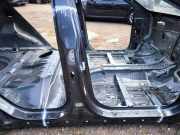 Rechte metallische Seitenschweller