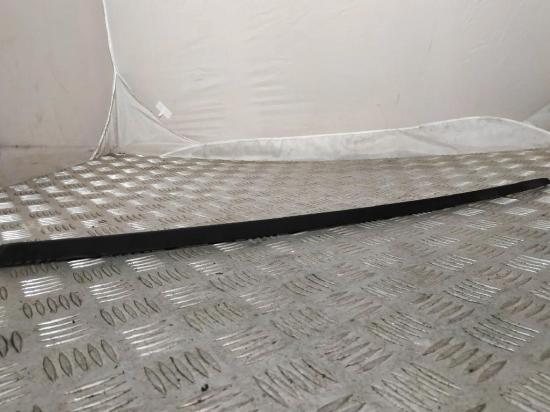 Vertikale Verkleidung auf der rechten Seite der Windschutzscheibe AUDI A8 D4 (4H_) 3.0 TDI quattro 4H0854328 Bild Vertikale Verkleidung auf der rechten Seite der Windschutzscheibe AUDI A8 D4 (4H_) 3.0 TDI quattro 4H0854328