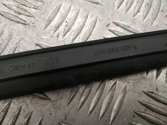 Vertikale Verkleidung auf der rechten Seite der Windschutzscheibe AUDI A8 D4 (4H_) 3.0 TDI quattro 4H0854328 Bild Vertikale Verkleidung auf der rechten Seite der Windschutzscheibe AUDI A8 D4 (4H_) 3.0 TDI quattro 4H0854328