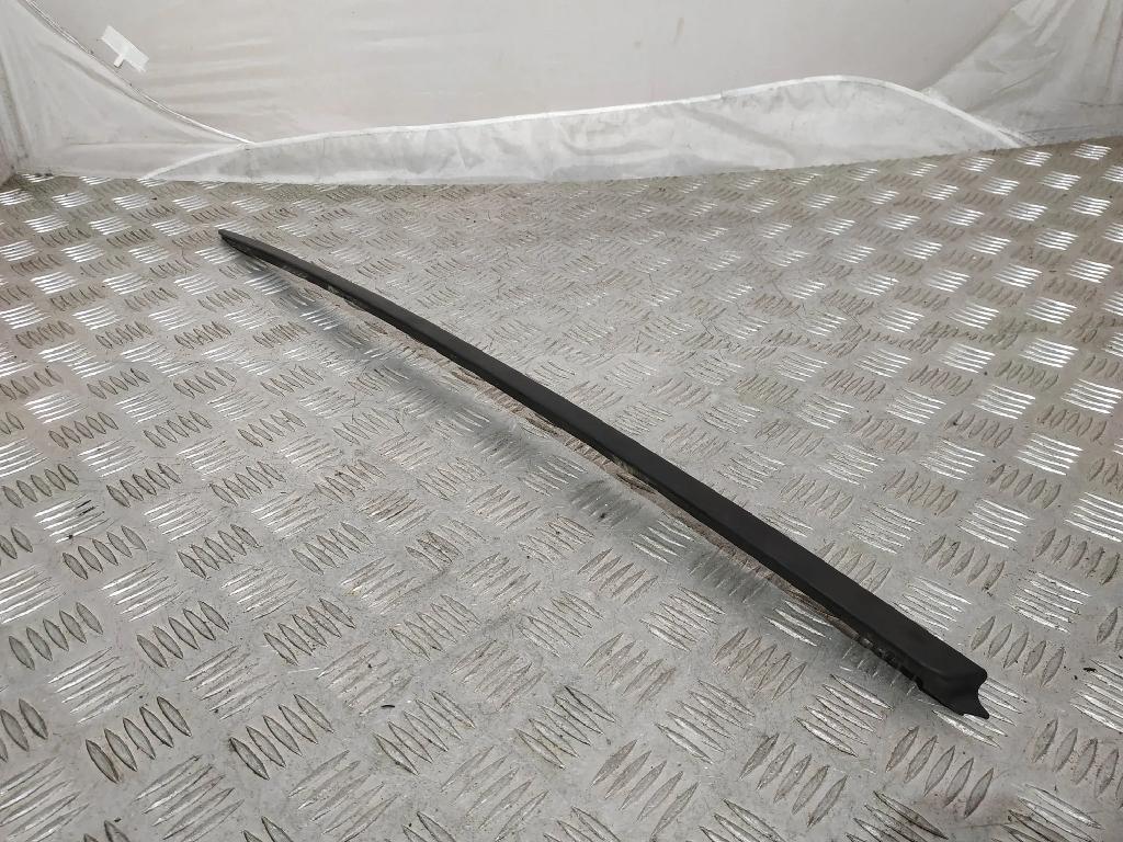 Vertikale Verkleidung auf der rechten Seite der Windschutzscheibe AUDI A8 D4 (4H_) 3.0 TDI quattro 4H0854328 Bild Vertikale Verkleidung auf der rechten Seite der Windschutzscheibe AUDI A8 D4 (4H_) 3.0 TDI quattro 4H0854328