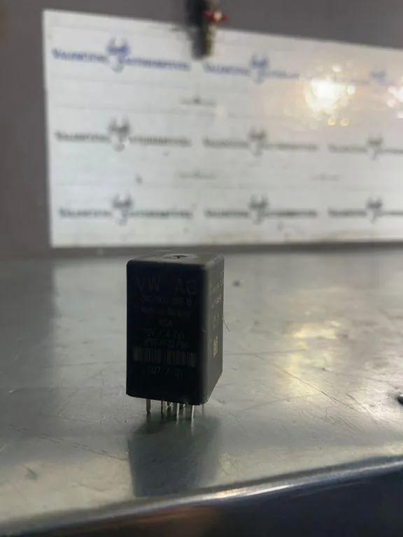 Zündkerzenrelais VW CADDY IV Furgon (SAA, SAH) 2.0 TDI 10721