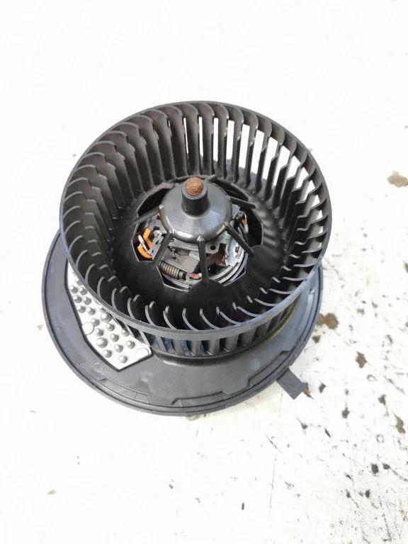 Heizgebläsemotor AUDI A3 Limousine (8VS, 8VM) 1.6 TDI 5Q1819021F