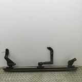 Rechte metallische Seitenschweller