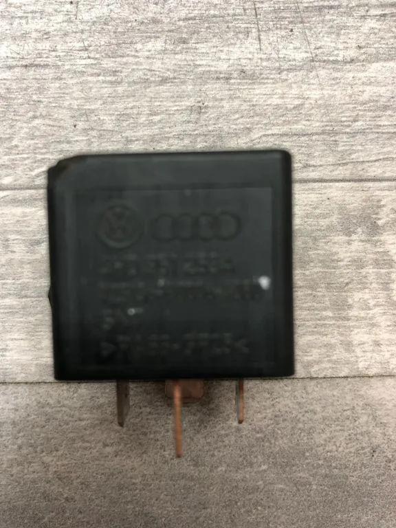 Relais VW TOURAN (1T1, 1T2) 2.0 TDI 4h0951253A