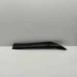 Vertikale Verkleidung auf der linken Seite der Windschutzscheibe