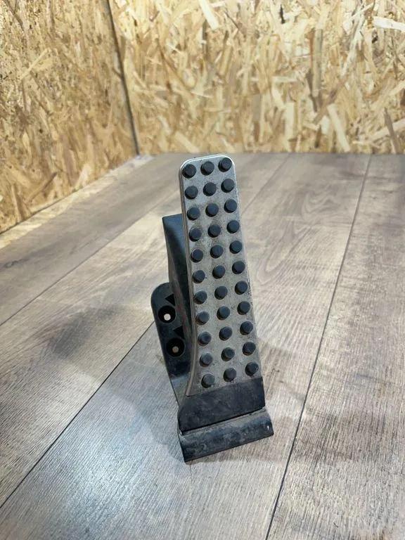 Gaspedal MERCEDES-BENZ CLS (C218) CLS 350 CDI (218.323) 190613 A2043000204