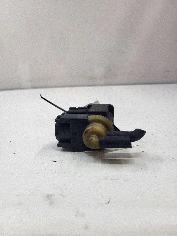 Electromagnetic Valve AUDI Q5 (8R) 2.0 TDI quattro 8K0906627