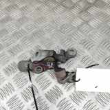 Scharniersatz für die rechte Vordertür FORD FOCUS II Cabrio 2.0 TDCi 3M51-R22800-BC 3M51-R22810-BC