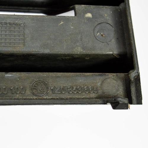 Gitter vorne unten SKODA OCTAVIAII (1Z3) 1.8 TSI 1Z0853665 Bild Gitter vorne unten SKODA OCTAVIAII (1Z3) 1.8 TSI 1Z0853665