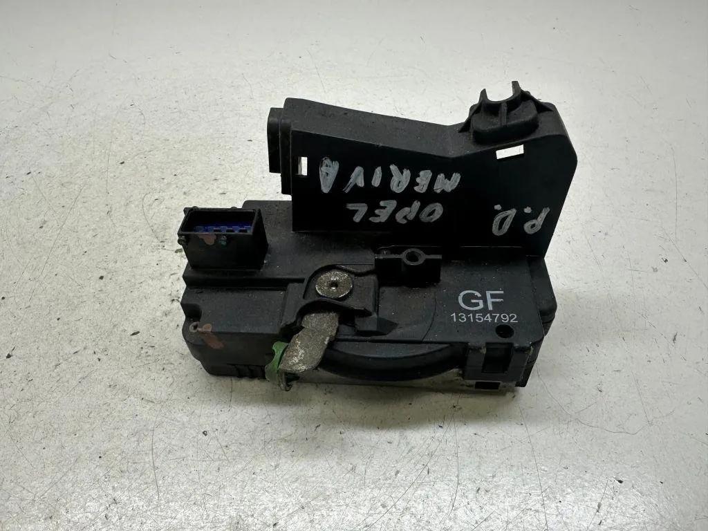 Türschloss vorne rechts OPEL MERIVA B 1.7 CDTI 13154792