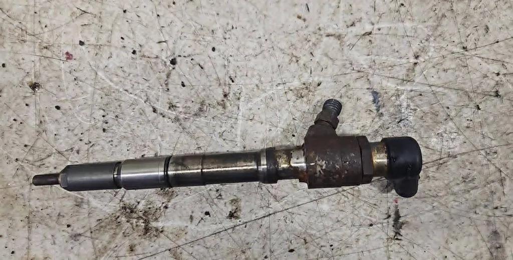 Einspritzdüse VW GOLF VI Cabrio (517) 1.6 TDI 03L130277B