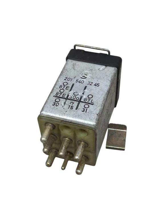 Relais MERCEDES-BENZ C (W202) C 180 (202.018) 87E130871L