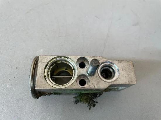 A/C Conditioner Expansion Valve MERCEDES-BENZ M (W164) ML 320 CDI 4-matic (164.122) A1648300084 Bild A/C Conditioner Expansion Valve MERCEDES-BENZ M (W164) ML 320 CDI 4-matic (164.122) A1648300084