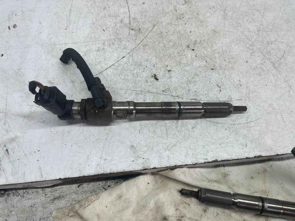 Einspritzdüse VW GOLF VI (5K1) 2.0 TDI 03L130277B