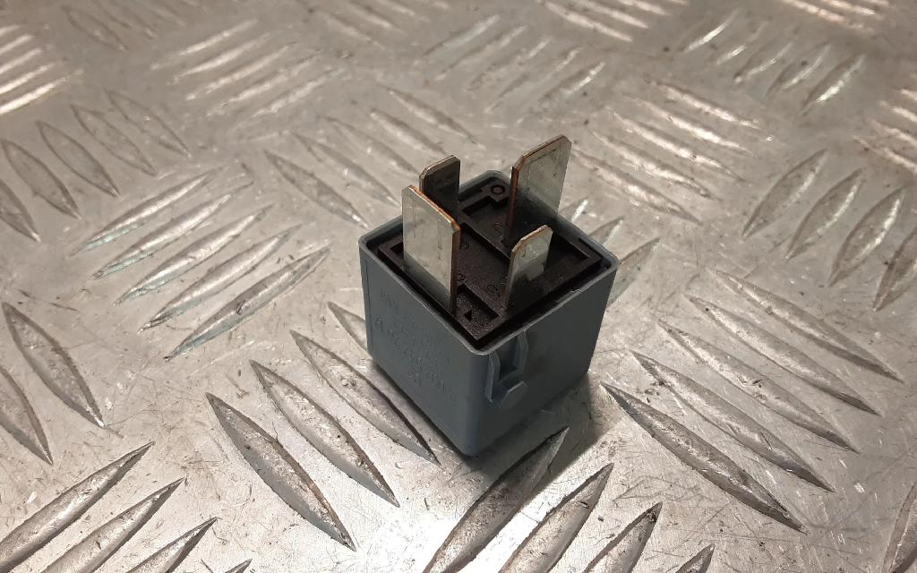 Relais MERCEDES-BENZ R (W251, V251) R 320 CDI 4-matic A0025422619