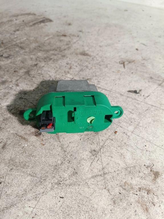 Relais für Lüfter Renault Espace IV (K) 52492365