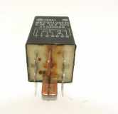 Zündkerzenrelais VW POLO (6R, 6C) 60 1.7 SDI 867911261D