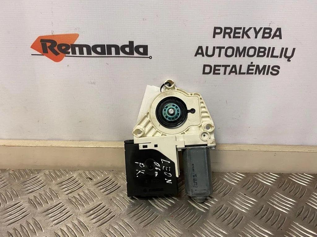 Fensterhebermotor vorne links SEAT LEON (1P1) 1.6 TDI 1K0959793 1T0959701F