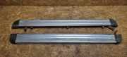 Linke metallische Seitenschwellerabdeckung