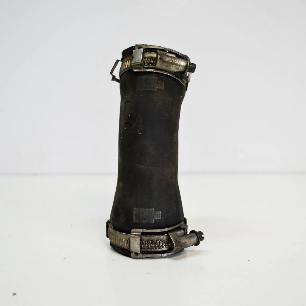 Ladeluftkühlerschlauch rechts AUDI A6 Avant (4F5, C6) 3.0 TDI quattro 4F0145944F Bild Ladeluftkühlerschlauch rechts AUDI A6 Avant (4F5, C6) 3.0 TDI quattro 4F0145944F