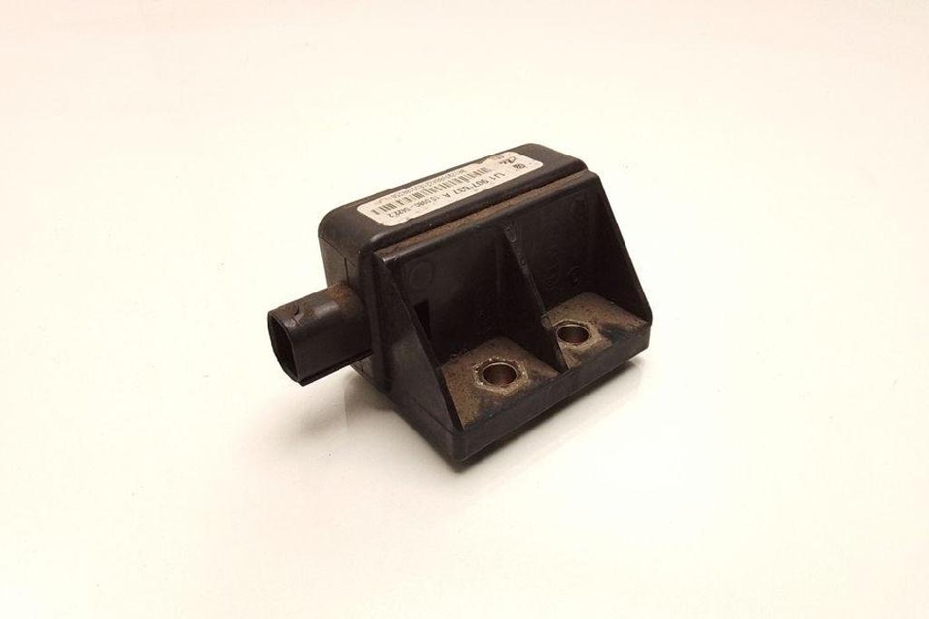 Sensor für Längsbeschleunigung VW Bora Variant (1J) 1J1907637A