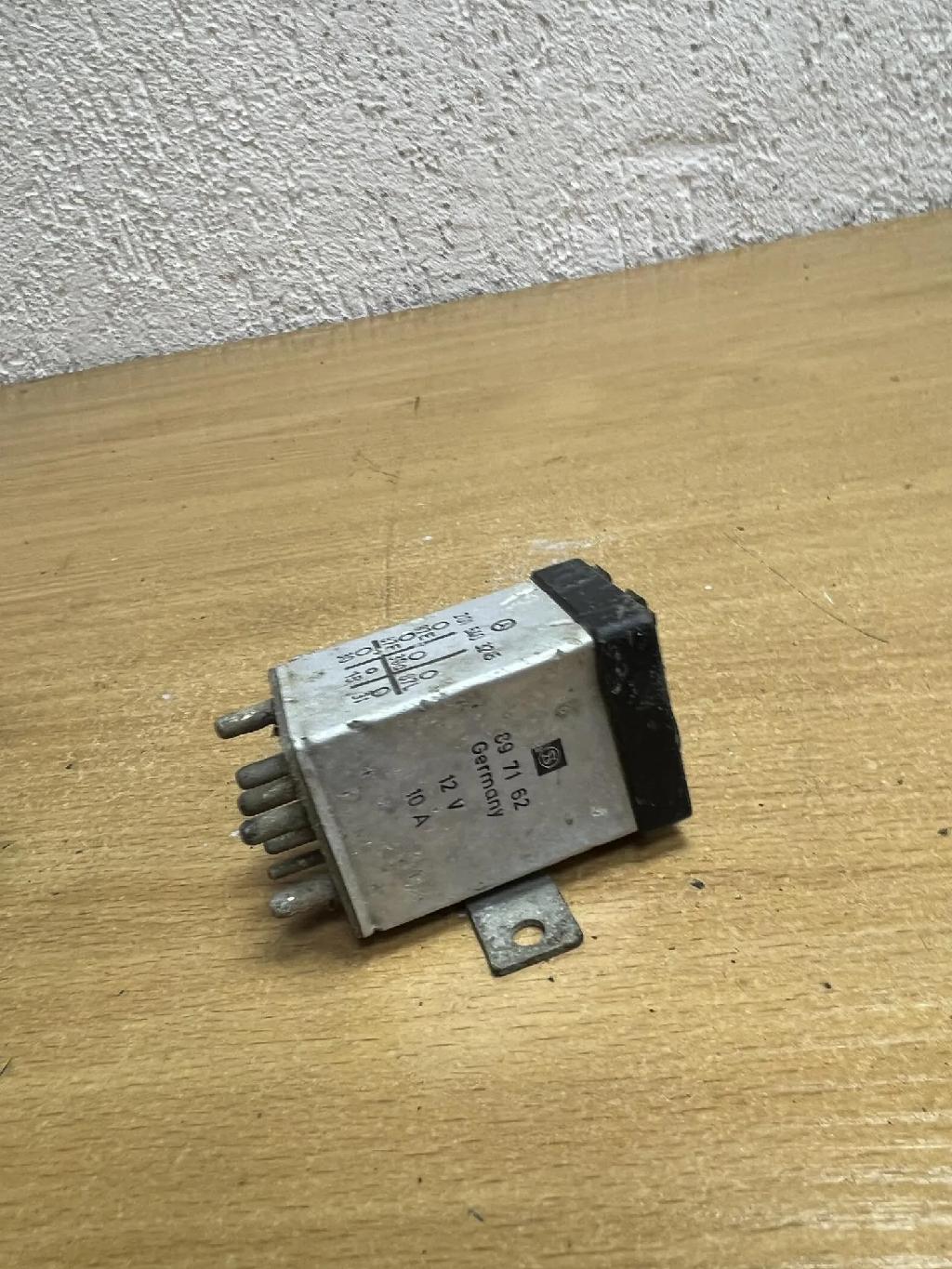 Relais MERCEDES-BENZ E (W124) E 200 D (124.120) #F12 2015403245