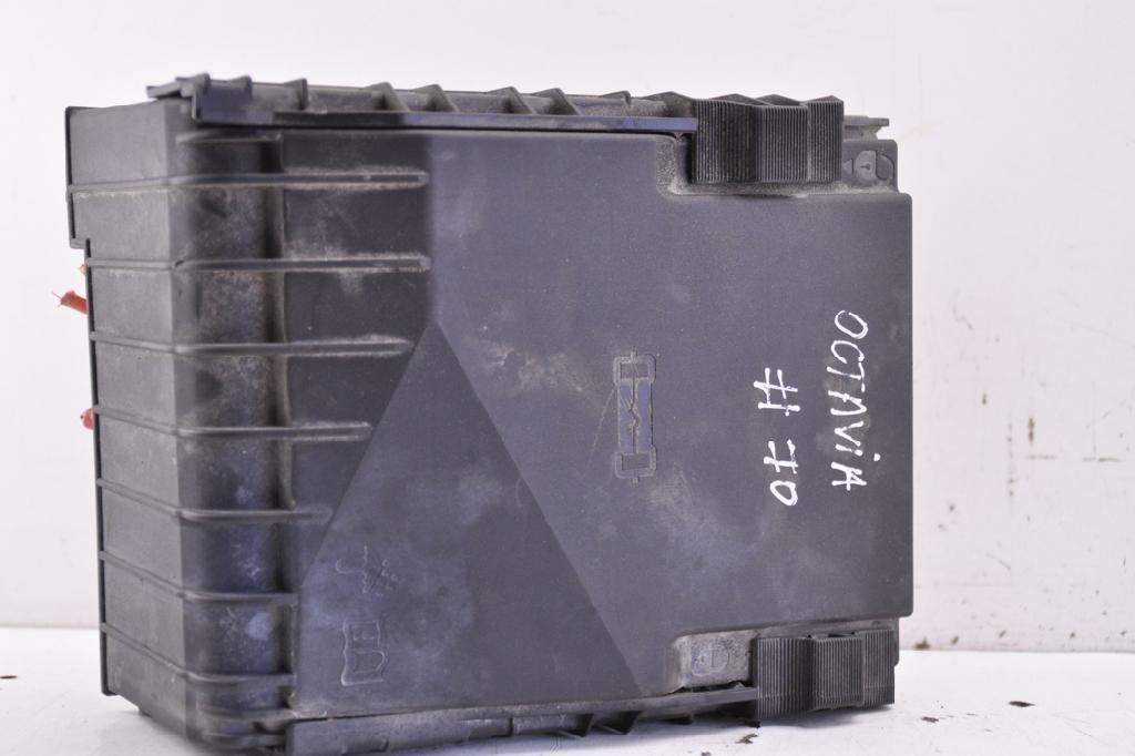 Sicherungskasten Skoda Octavia II (1Z) 1K0937132F