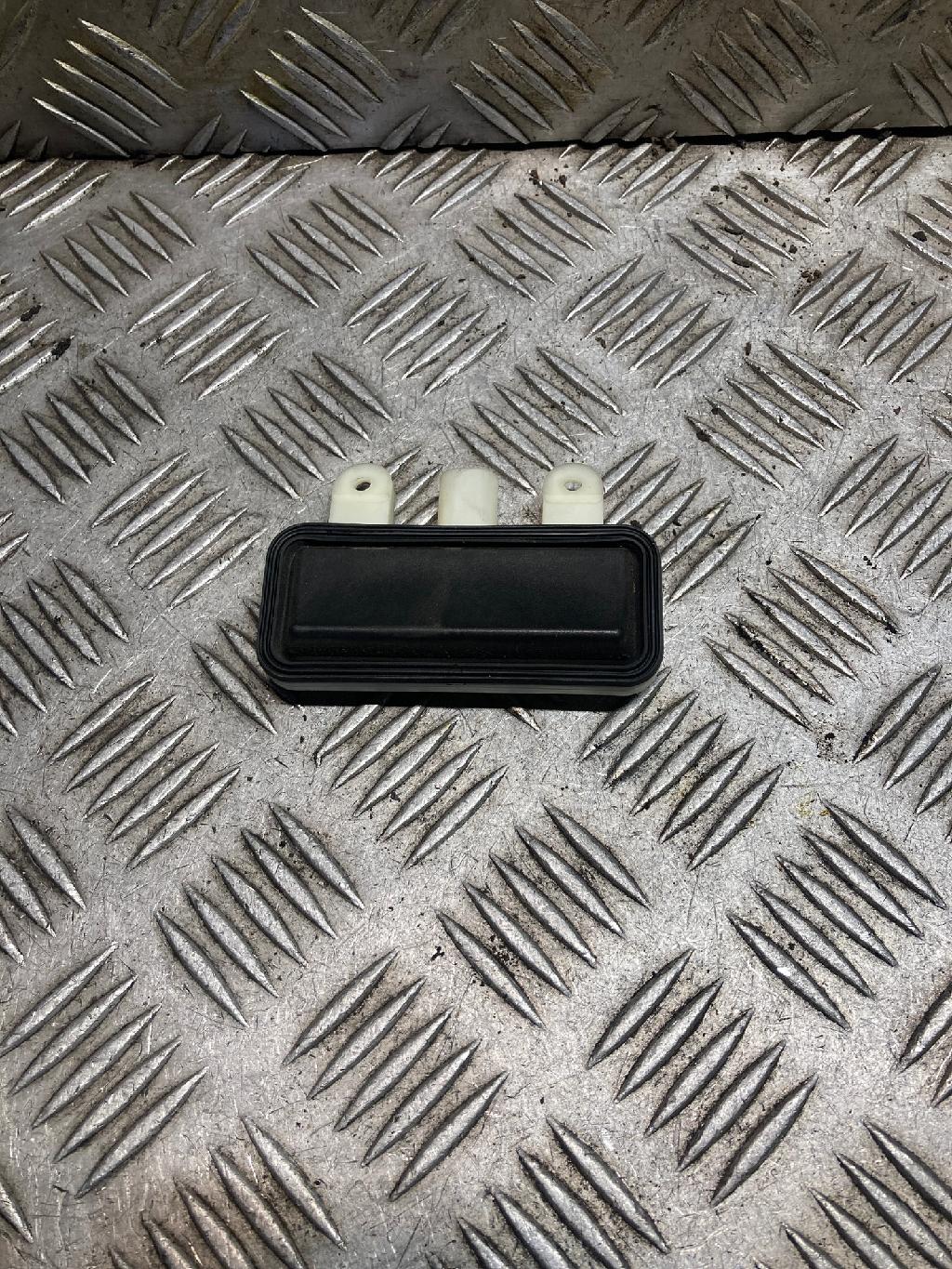 Schalter für Heckklappe Mercedes-Benz E-Klasse (W212) 2218702410