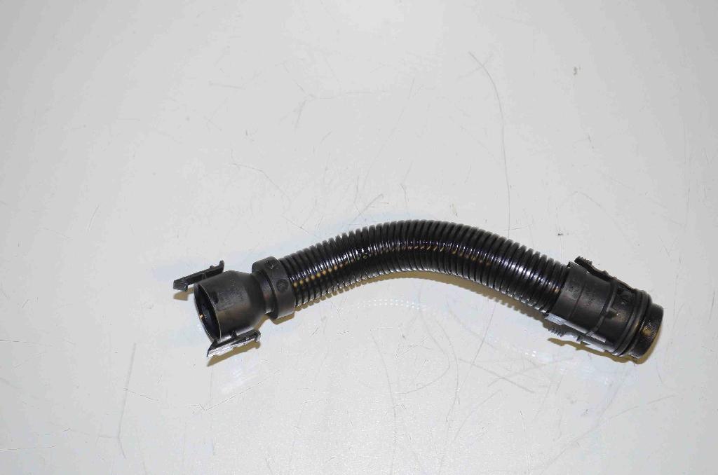 Schlauch für Zylinderkopfhaubenentlüftung BMW 3er Touring (F31) 586509