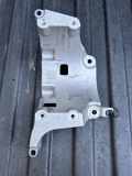 Generatorhalterung VOLVO V60 II (225, 227) 2.0 T4 31480101