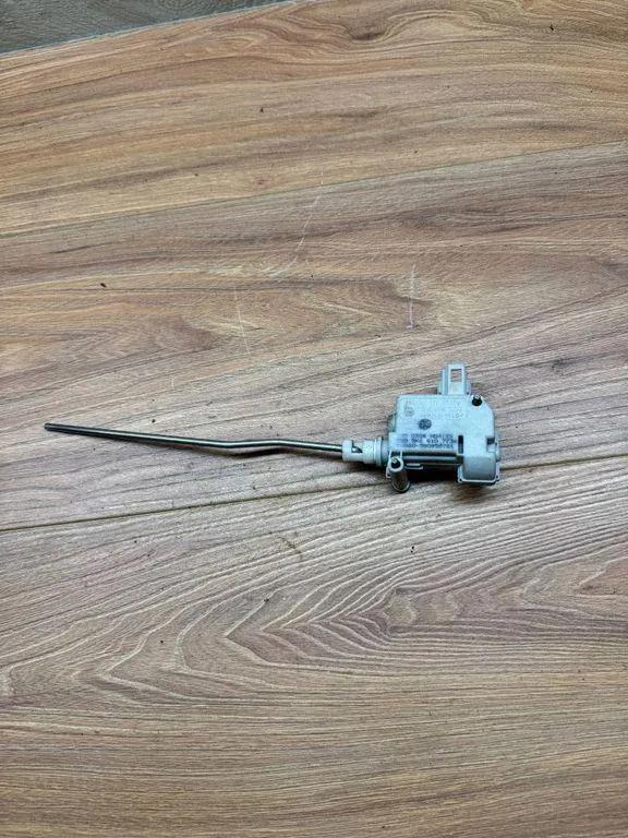 Motor für Tankdeckelverriegelung VW GOLF PLUS (5M1, 521) 2.0 TDI 16V 38095978
