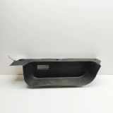 Vordere rechte Türstufe