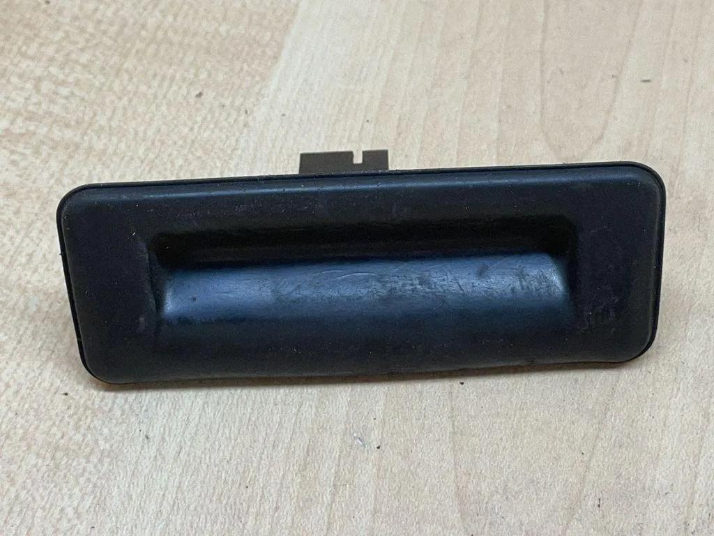 Griff zum Öffnen des Kofferraums SKODA OCTAVIA I (1U2) 1.9 TDI 5E0827566