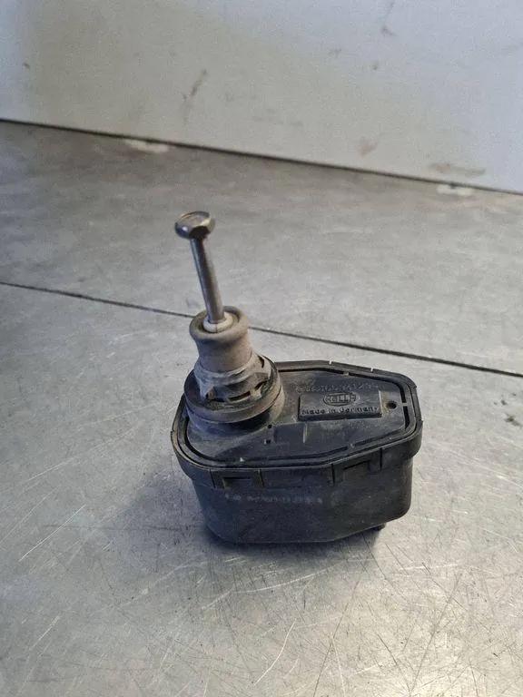 Motor zur Leuchtweitenregulierung VW TRANSPORTER IV Furgon (70XA) 2.5 TDI 4A0941295