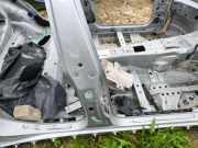 Rechte metallische Seitenschweller