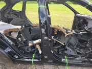 Rechte metallische Seitenschweller