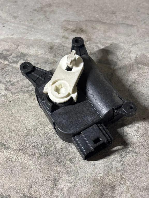 Air Flap Motor SKODA OCTAVIA I (1U2) 1.8 T 4x4 983384KF